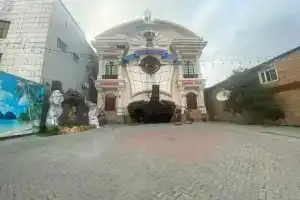Pirate Hotel, Almaty