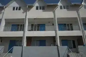 Dinara Guest House, Basteri