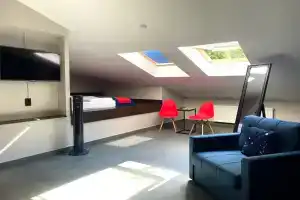 Rockit Hotel, Metallostroy