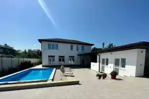 Villa Ninel, Orlovka