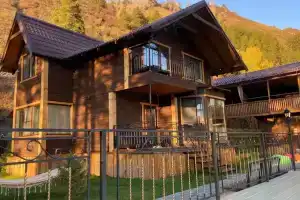 Usadba Zorkinyih Mini-Hotel, Manzherok