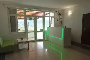 Green Apart-hotel, Vardane