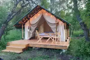 Bars Glemp Glamping, Onguday