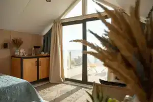 More ryadom Glamping, Yantarny