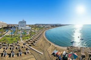 Golden Bay Beach Hotel, Larnaka