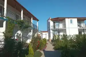 Delfi Hotel, Myndalne