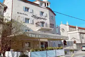 Benjamin Hotel, Kambelovac