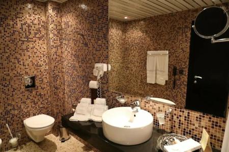 Cosmopolitan & Wellness - 89