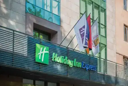 Holiday Inn Express - 1