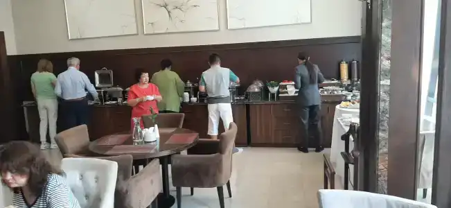 Garden Park Inn - 79