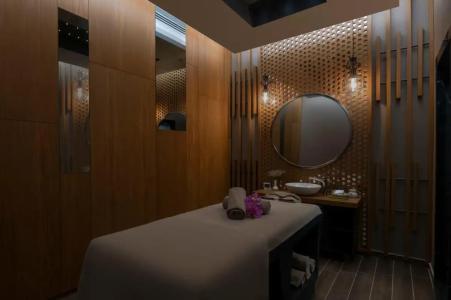 DoubleTree by Hilton - 11