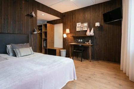 Santa's Aurora & Igloos - 27