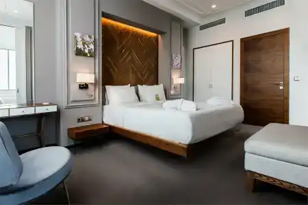 Hilton Garden Inn - 4