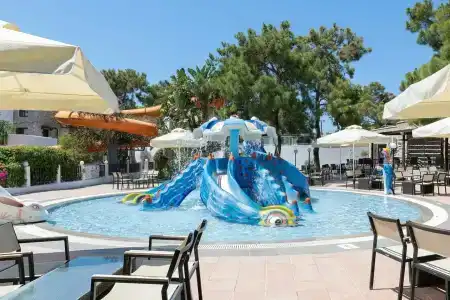 Costa Lindia Beach - 8