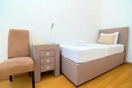 Apart Katunjanin - 50