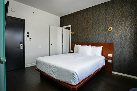H by H Hospitality - 32