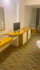 Ladonias Adakule	 - 31