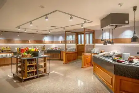 Courtyard by Marriott City Center - 7