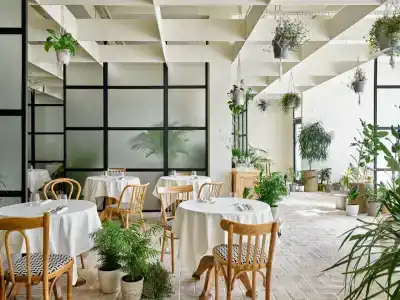 Holiday Inn, an IHG - 6