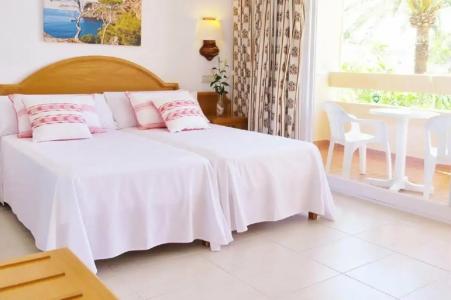 Valentin Reina Paguera - Adults Only - 21