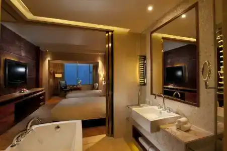 Hilton Shanghai Hongqiao - 11