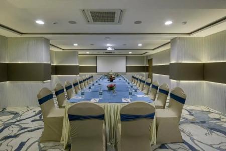 Le Foliage by TGI - 19