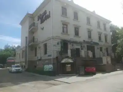 Plaza - 17