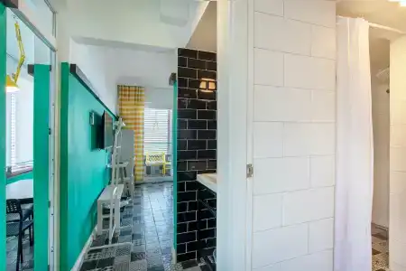 Anjeliq Downtown Boutique - 25