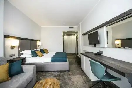 Best Western PLUS Premium Inn - 82