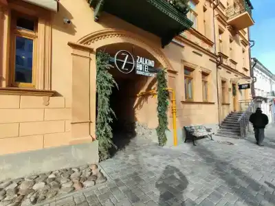 Zalkind Rooms & Kitchen - 11