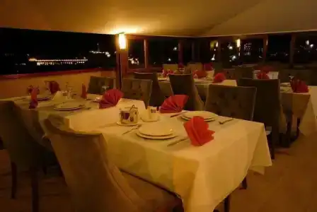 Lounge Boutique - 14