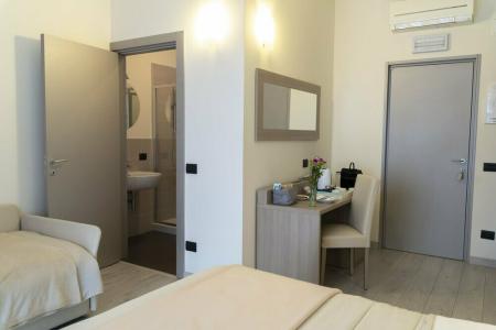 La Casetta di Lina Rooms and Apartments - 11