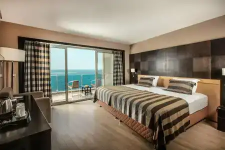 Charisma de Luxe - 1