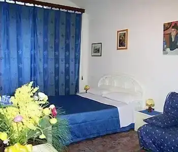 Vatican Rooms Guest House - 8
