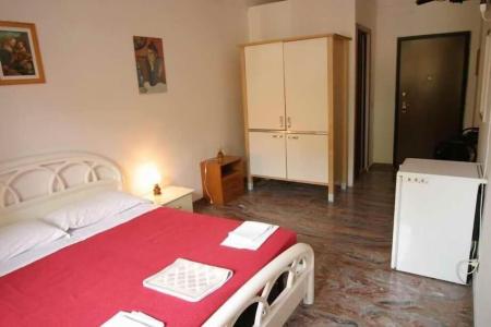 Vatican Rooms Guest House - 37