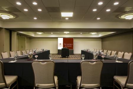 DoubleTree by Hilton Raleigh Brownstone University - 19