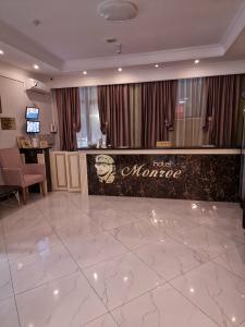 Monroe - 6
