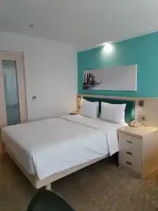 Hampton by Hilton Strogino - 9