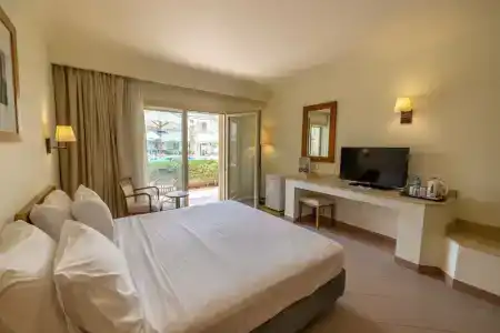 Camel Dive Club & - Boutique - 2