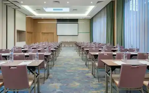 Hampton By Hilton - 7