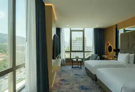 DoubleTree by Hilton - 27