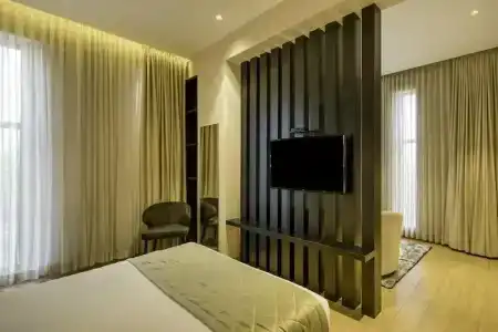 Le Foliage by TGI - 4