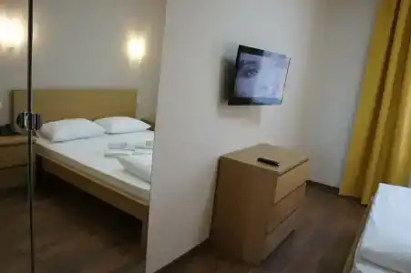 B&B Centre - 86