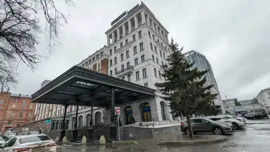 Nesterov Plaza - 100