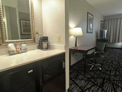 Stay Express Inn & Suites Houston Hobby Airport - 47
