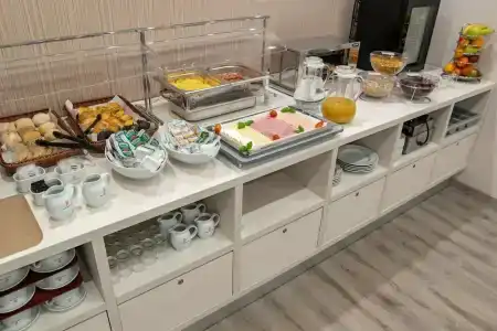 Dinya Lisbon - 1