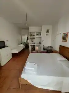 Vatican Rooms Guest House - 3