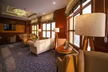 Ramada by Wyndham - 36