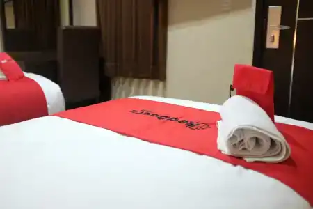 RedDoorz Plus @ Thamrin - 11