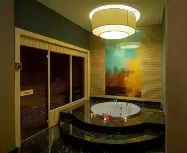 DoubleTree by Hilton - 31